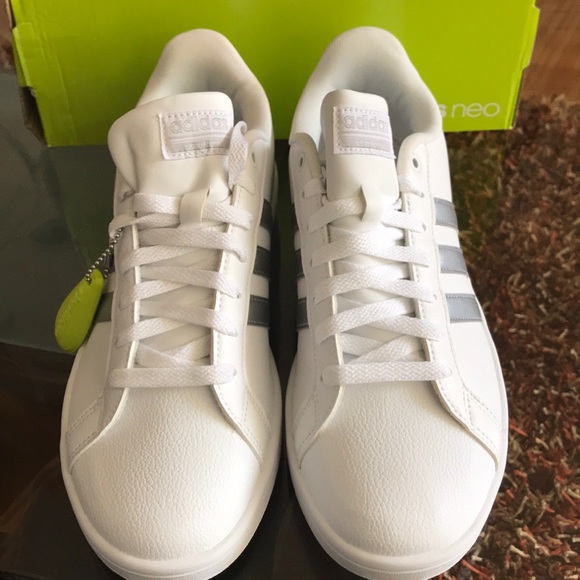 Adidas - Picture 4 of 5